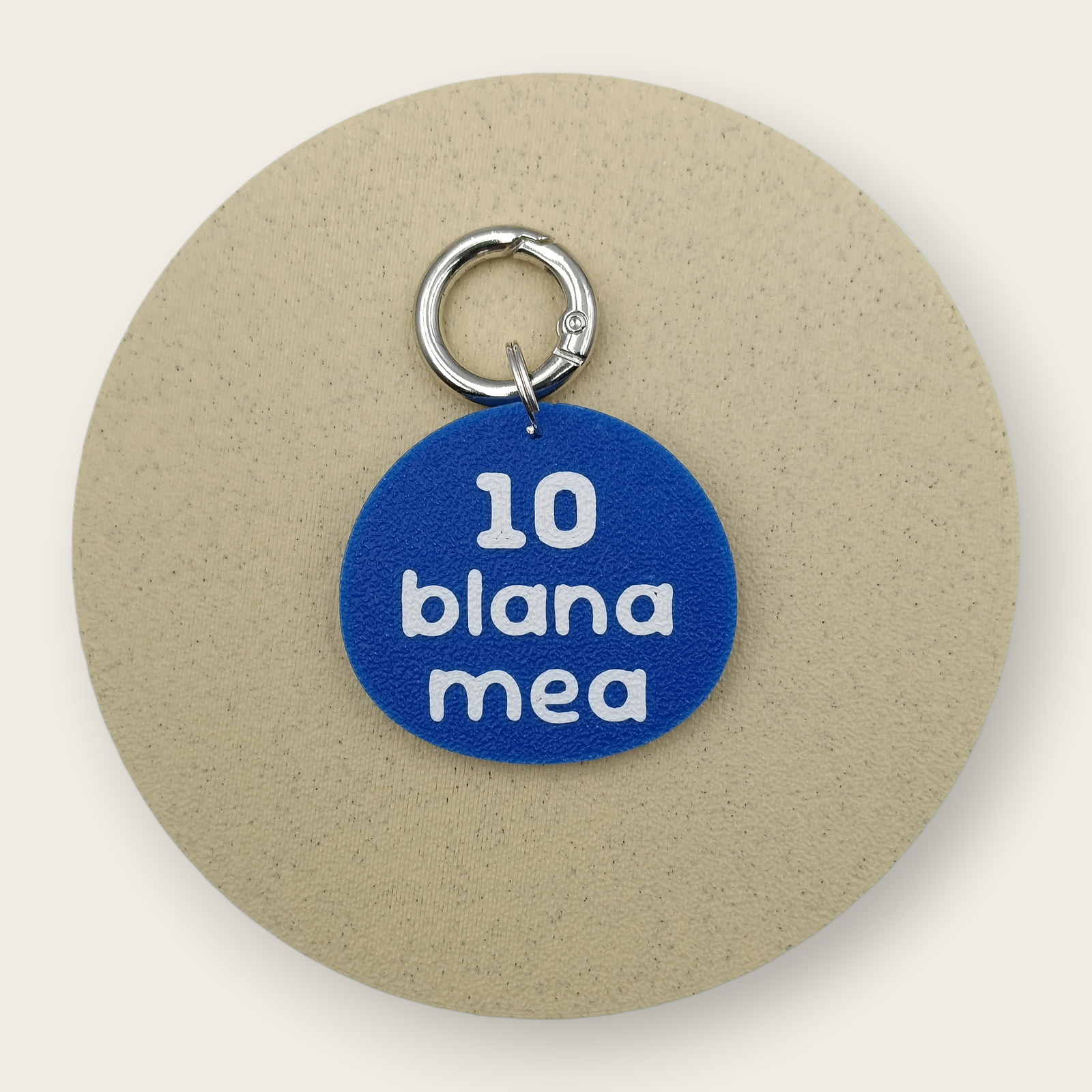 Medalion amuzant pentru câini cu mesajul 10 Blana Mea, albastru cu alb, printat 3D din PLA - Ubba.