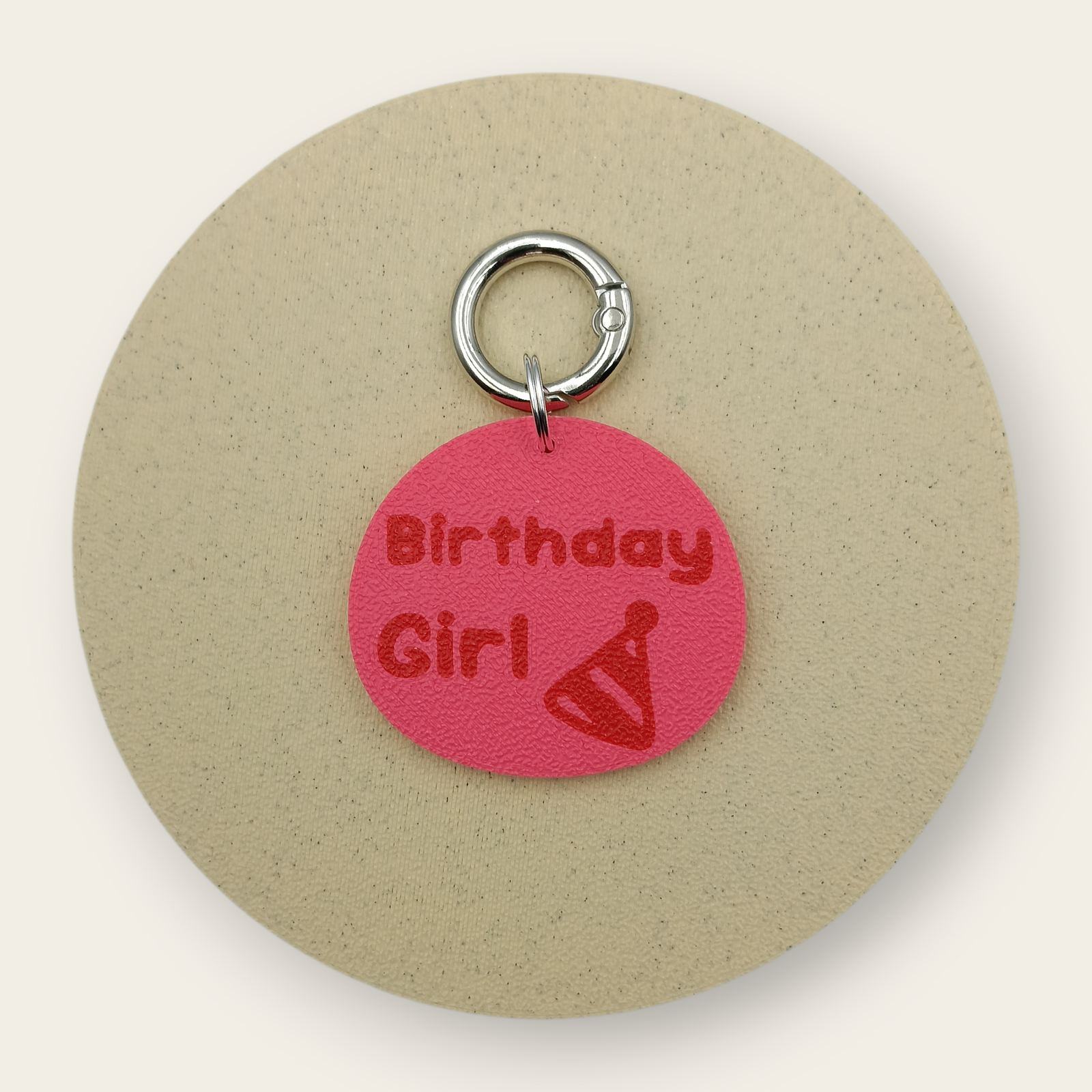 Medalion aniversar pentru câini Birthday Girl, roz cu roșu, printat 3D din PLA - Ubba.