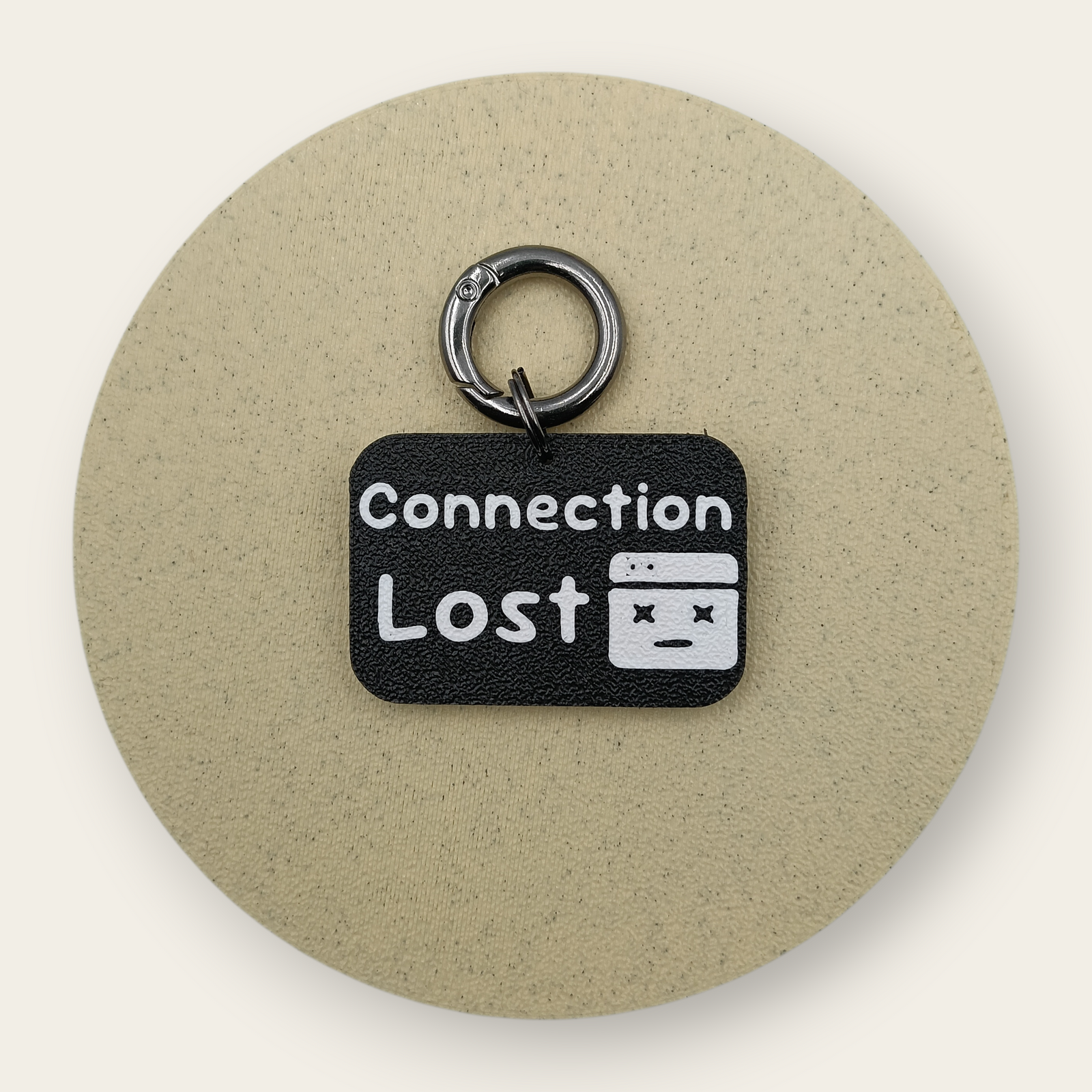 Medalion tech pentru câini cu mesajul Connection Lost, tastă alb cu negru, printat 3D din PLA - Ubba.