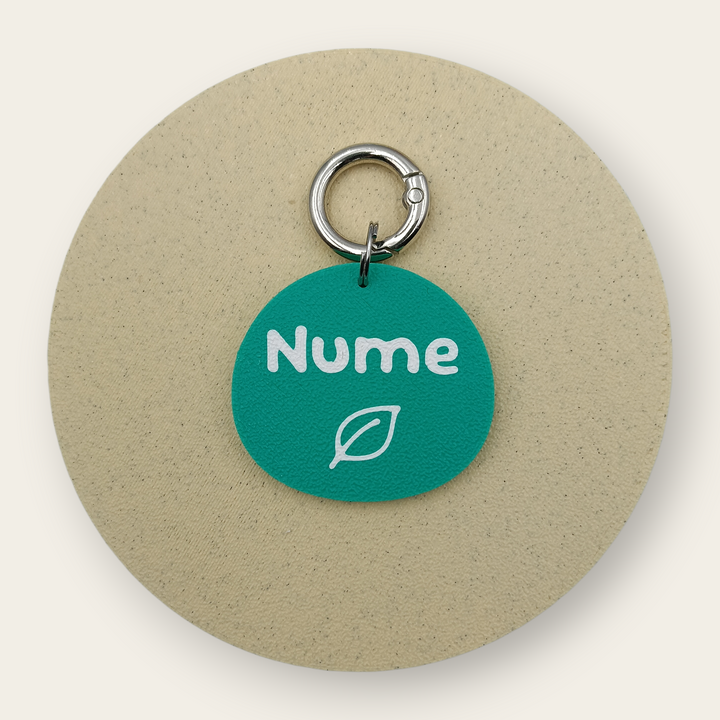 Medalion personalizat pentru câini, simbol frunză, alb cu verde, printat 3D din PLA - Ubba.