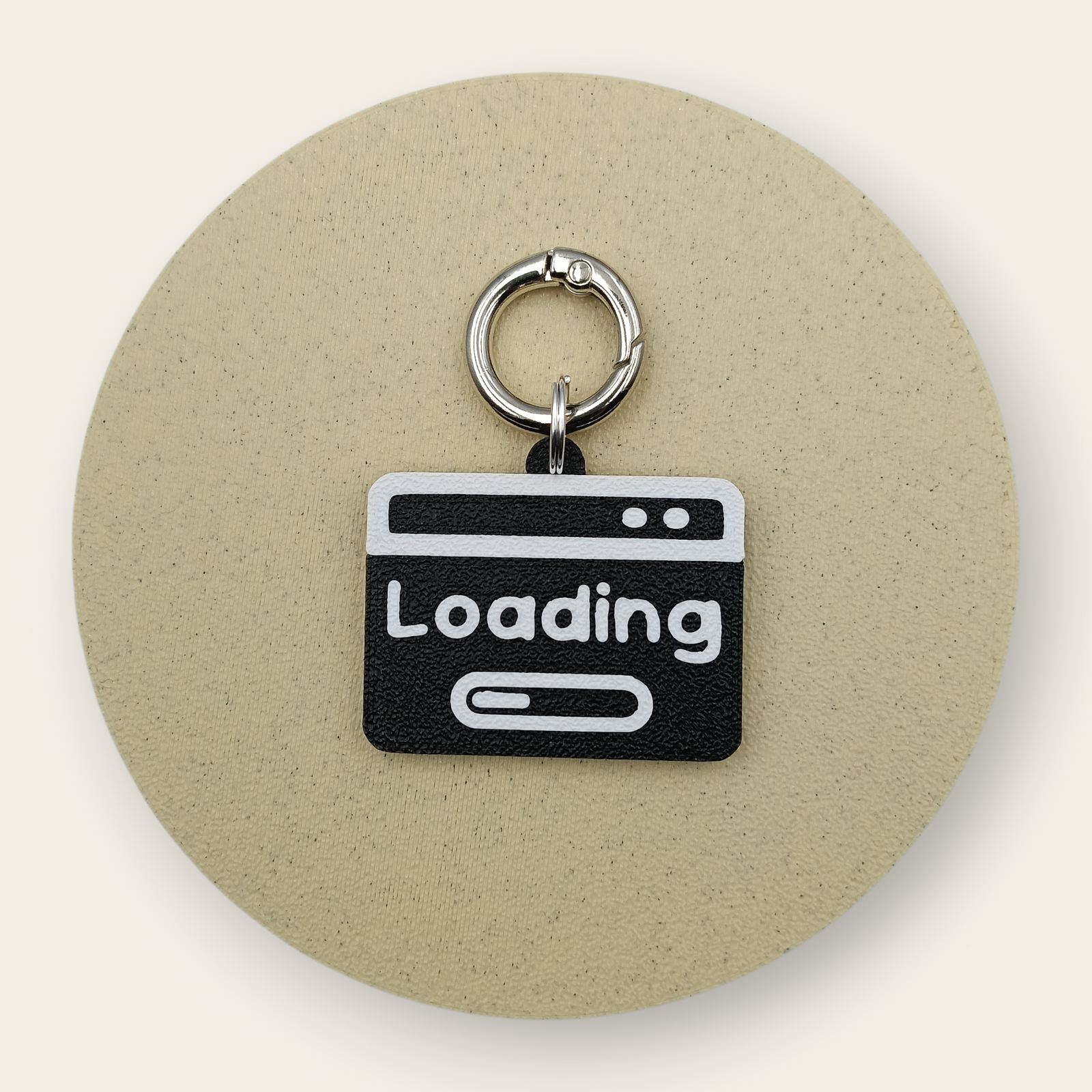 Medalion tech pentru câini cu mesajul Loading, fereastră negru cu alb, printat 3D din PLA - Ubba.