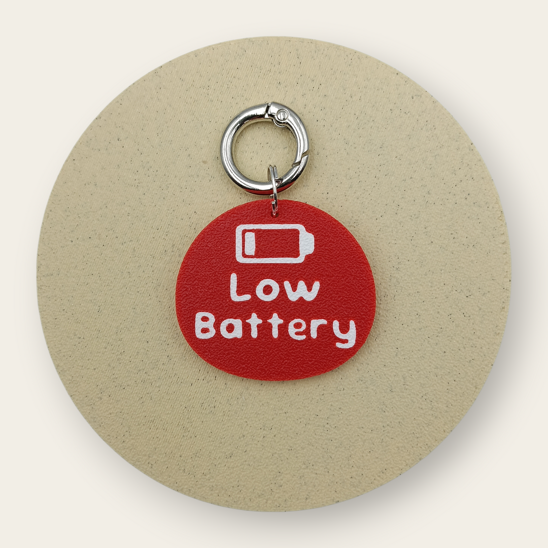 Medalion tech pentru câini cu alertă Low Battery, roșu cu alb, printat 3D din PLA - Ubba.