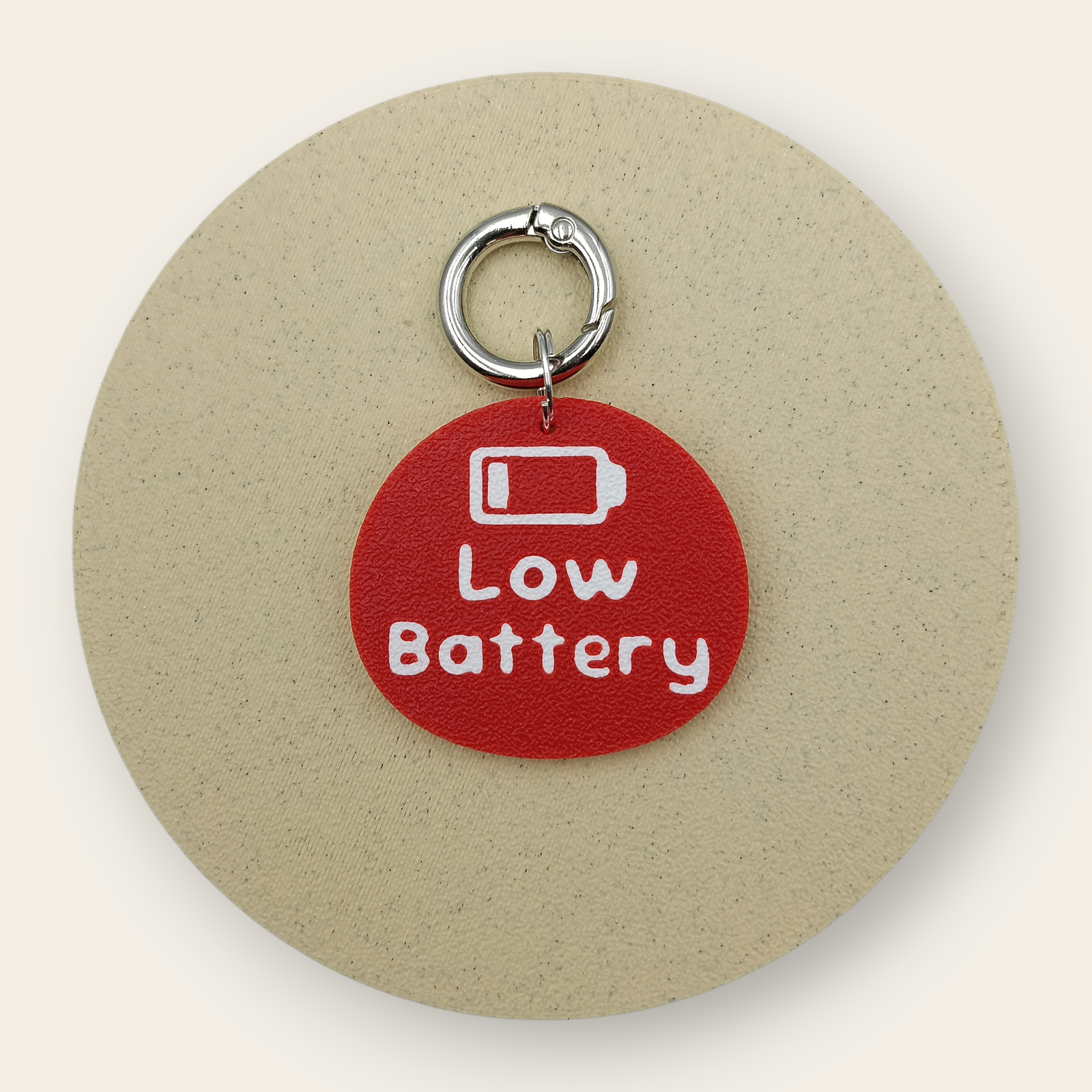 Medalion tech pentru câini cu alertă Low Battery, roșu cu alb, printat 3D din PLA - Ubba.