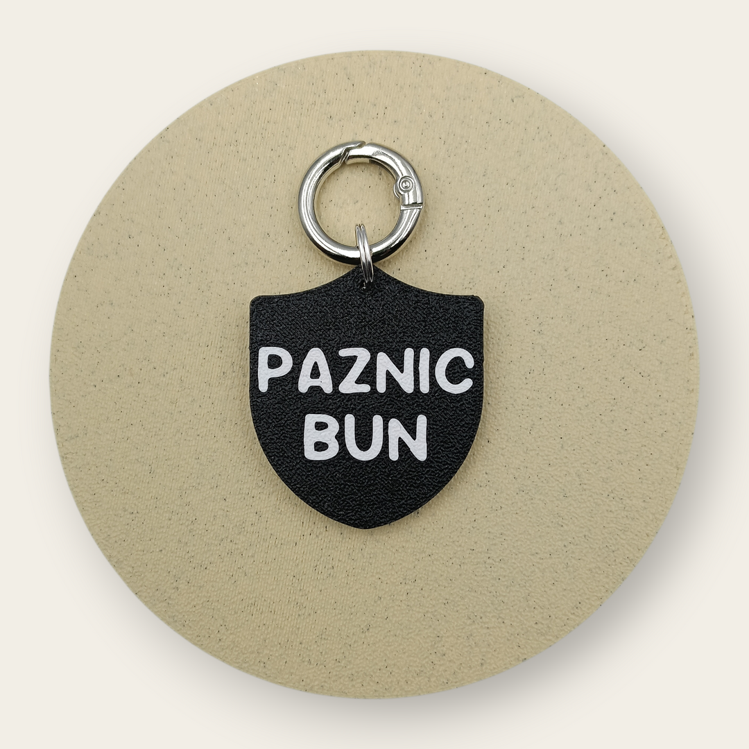 Medalion amuzant cu mesajul Paznic Bun, scut negru cu alb, printat 3D din PLA - Ubba.