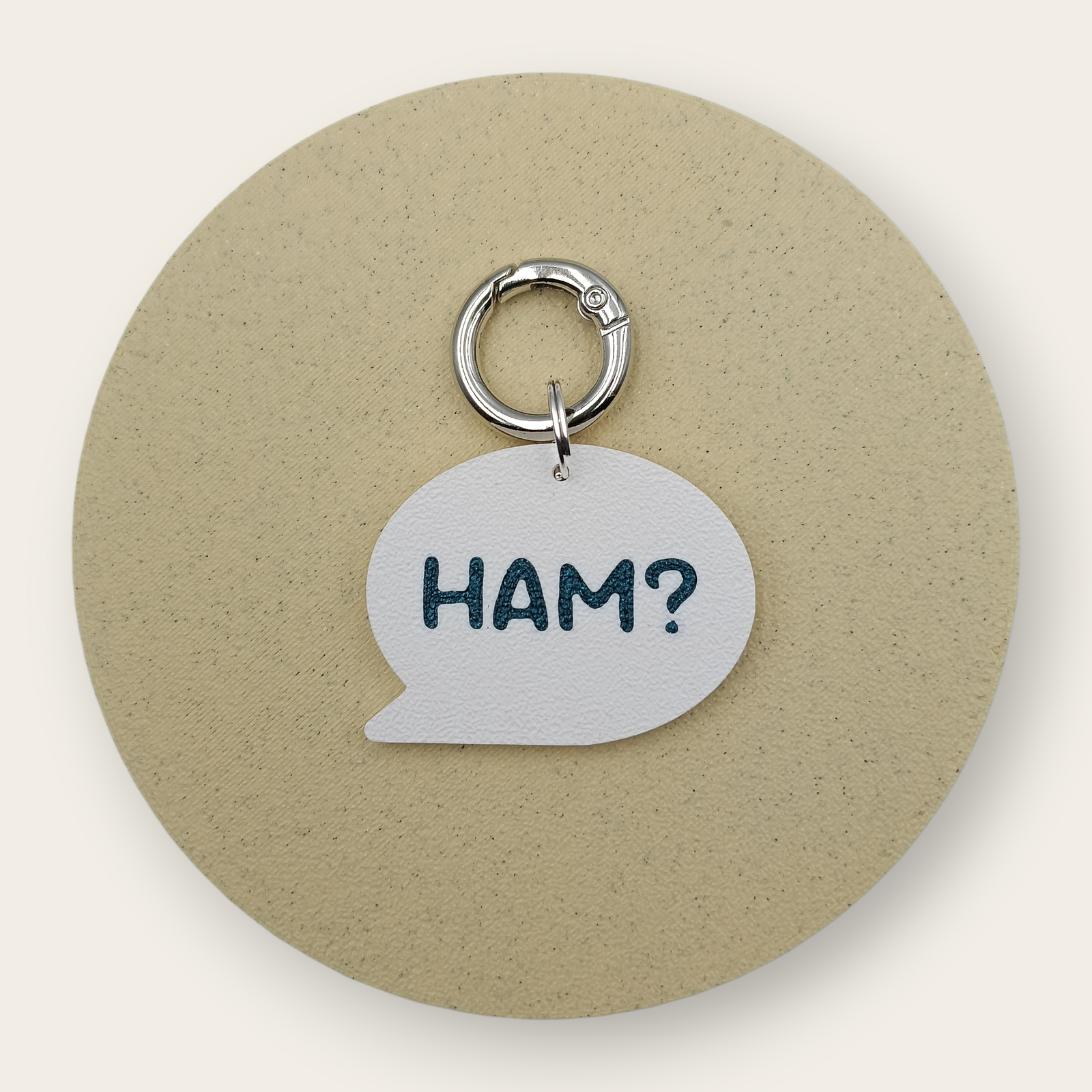 Medalion balon de dialog cu mesajul Ham?, alb cu navy, printat 3D din PLA - Ubba.