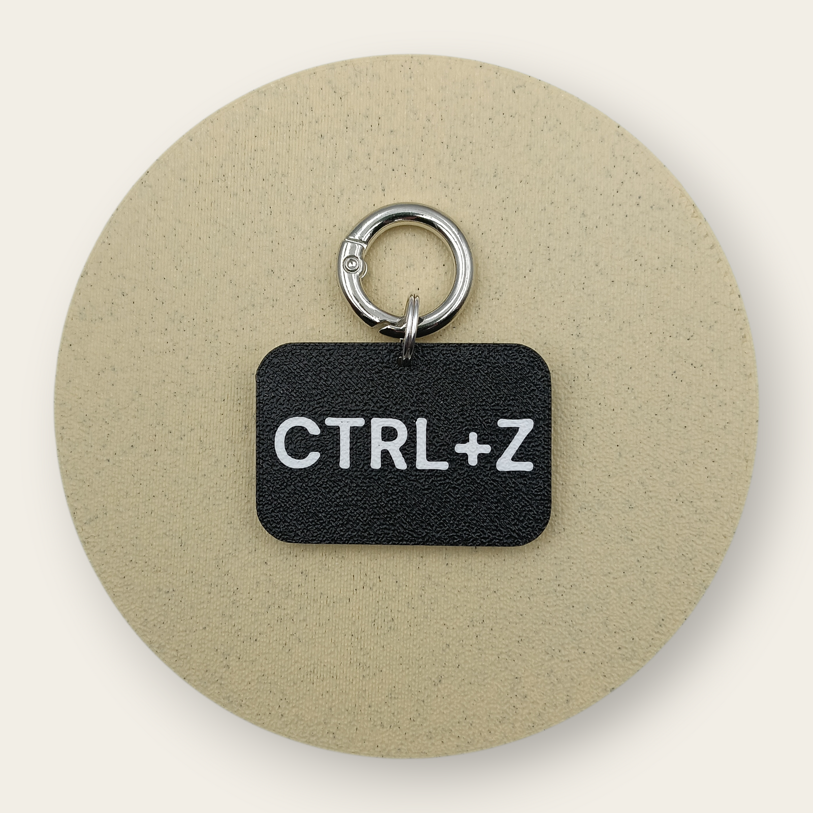 Medalion tastă keyboard pentru câini, Ctrl+Z negru cu alb, printat 3D din PLA - Ubba.