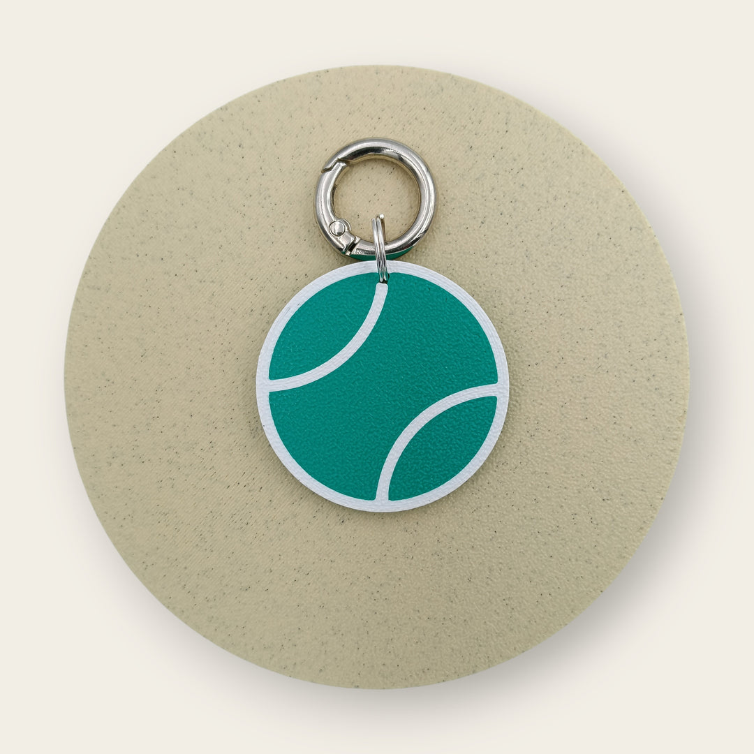 Medalion amuzant si inedit cu forma de minge de tenis, tematica sport, verde cu accente maro, printat 3D din PLA - Ubba.